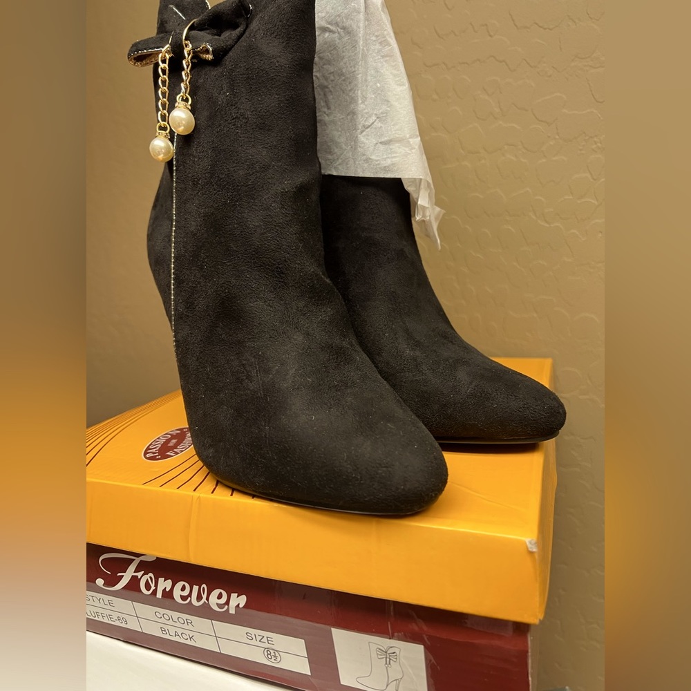 Forever black boots